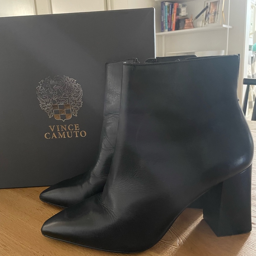 8.5 M Vince Camuto Black Leather Boot